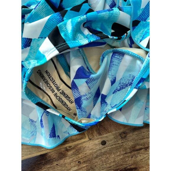 Shore Shapes Women's Blue White Build In Bra One Piece Swimsuit Size 12 - Picture 5 of 5